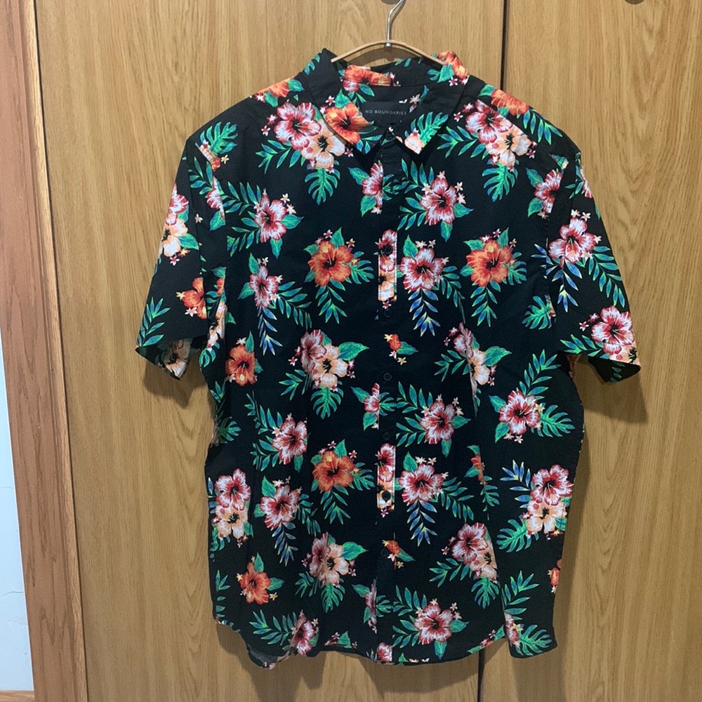 No Boundaries XXL Floral Button up